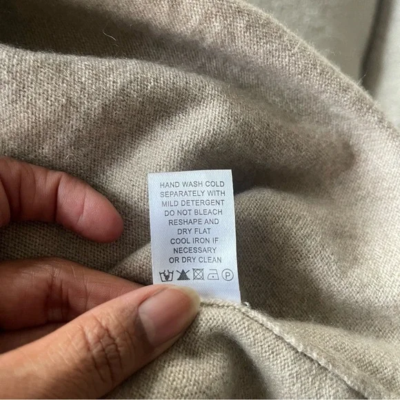 Smiley 100% Cashmere Oatmeal Crewneck Sweater Jumper Small - Picture 8 of 8